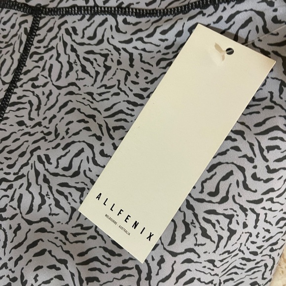 NEW all fenix Athletic High Waisted leggings Animal Print Size M. Blue Women’s - Picture 5 of 5